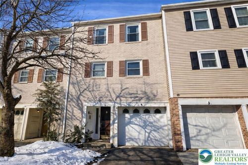 8315 Countryside Ln, FOGELSVILLE, PA, 18051-1506 | Card Image