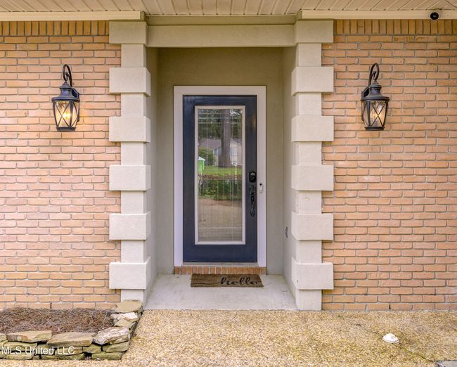 Covered Entryway | Image 5