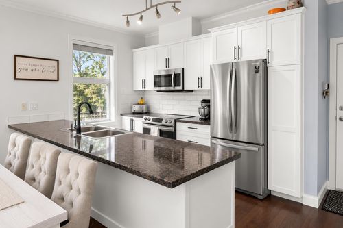303-1375 View Cres, Delta, BC, V4L0A3 | Card Image