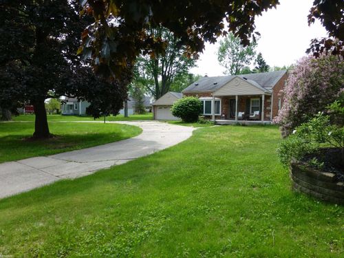 5544 Meadow View St, Sterling Heights, MI, 48310-4705 | Card Image