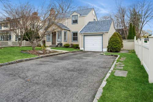 19 Longview Dr, Eastchester, NY, 10709-1424 | Card Image