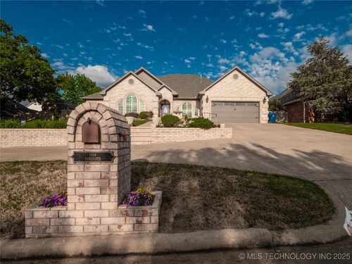 1904 Sandpiper St, McAlester, OK, 74501-7352 | Card Image