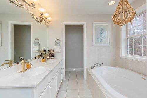 36 Hawk Dr, Salem, NH, 03079-1367 | Card Image