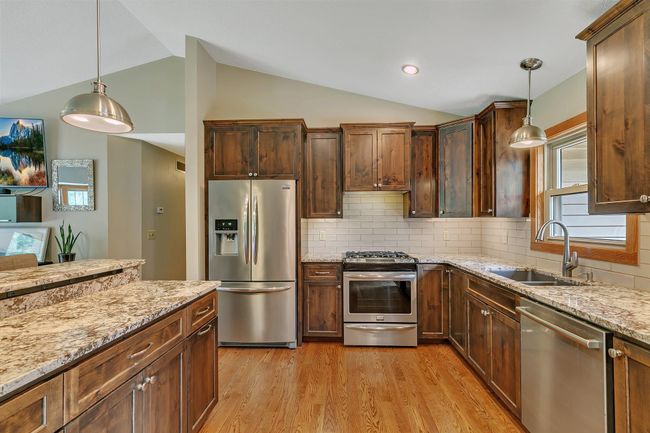 Gas stove and stainless steel appliances | Image 9