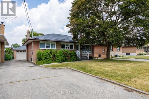 4 Mangrove Road, Toronto (Rustic), ON, M6L2A1 | Card Image