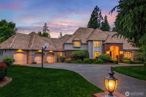 13905 212th Dr Ne, Woodinville, WA, 98077-7675 | Card Image