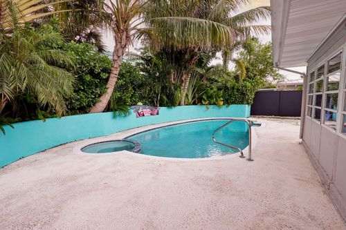 113 Park Ln E, Hypoluxo, FL, 33462-5401 | Card Image