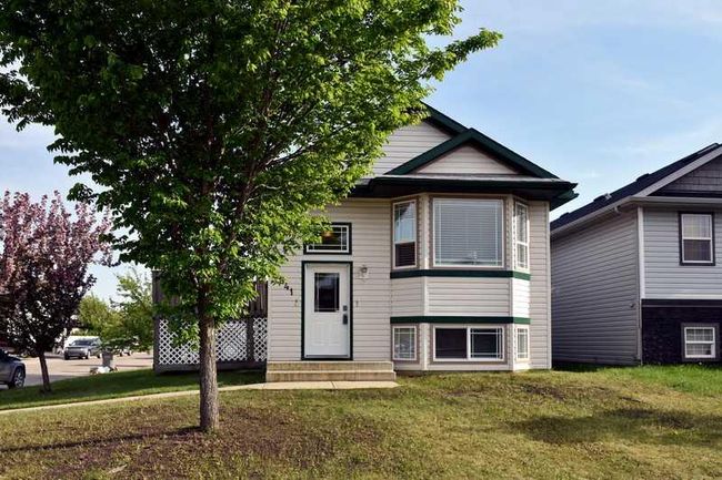 8841 62 Ave, House detached with 4 bedrooms, 2 bathrooms and 2 parking in Grande Prairie AB | Image 1