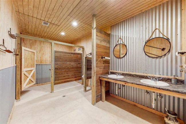 Barn | Image 36
