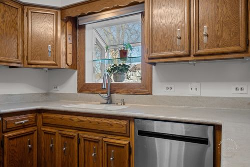 2408 Barkdoll Rd, Naperville, IL, 60565-3340 | Card Image