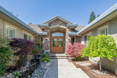 19565 San Vincente Dr, Redding, CA, 96003-7203 | Card Image