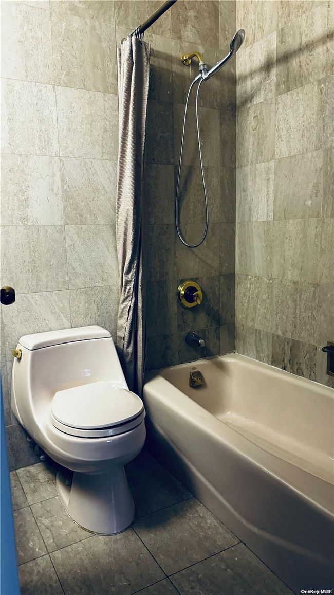 Master Bathroom | Image 10