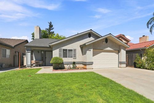 9673 N Sharon Ave, Fresno, CA, 93720-1460 | Card Image