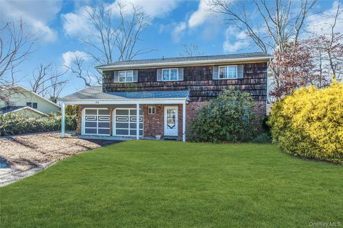 30 Glacier Dr, Smithtown, NY, 11787-2317 | Card Image