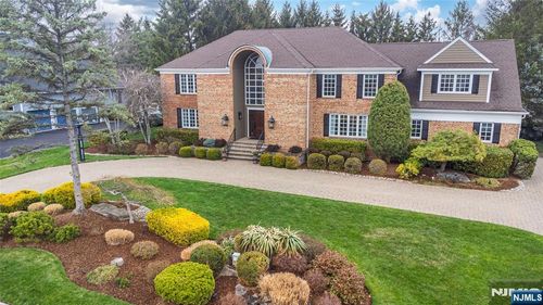 5 Blackberry Ln, Caldwell, NJ, 07006-4170 | Card Image