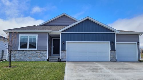 3328 Artesian Rd, Marion, IA, 52302-8043 | Card Image