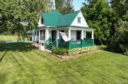 915 N Van Dyke Rd, Imlay City, MI, 48444-9493 | Card Image