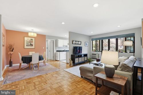 321-2325 42nd St Nw, WASHINGTON, DC, 20007-6910 | Card Image