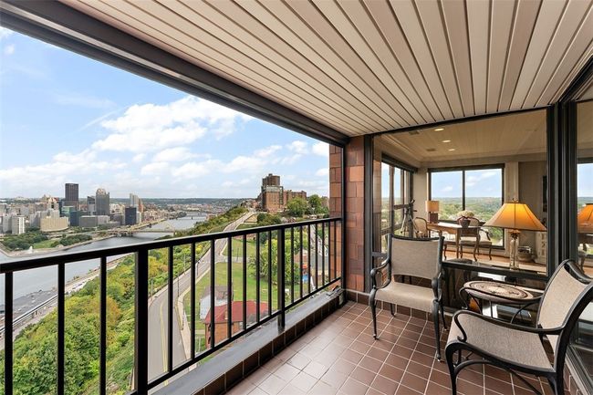 APT-1102 - 1700 Grandview Ave, Condo with 2 bedrooms, 2 bathrooms and 2 parking in Mt Washington PA | Image 9