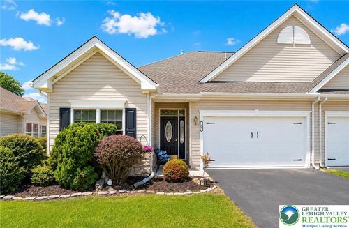 81 Moor Dr, Palmer Twp, PA, 18045-2183 | Card Image