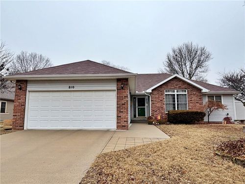 810 Redbud Lane, Frontenac, KS, 66763 | Card Image