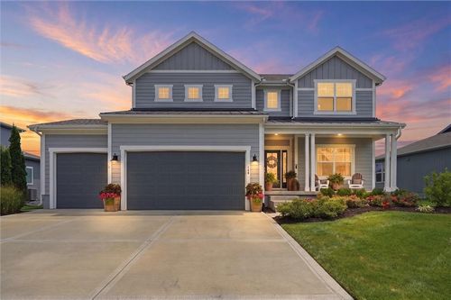 140 Riley St, Blue Springs, MO, 64064-4100 | Card Image
