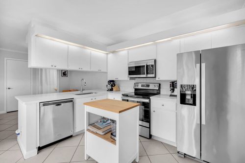 1805 Middleton Way, West Palm Beach, FL, 33409-7516 | Card Image