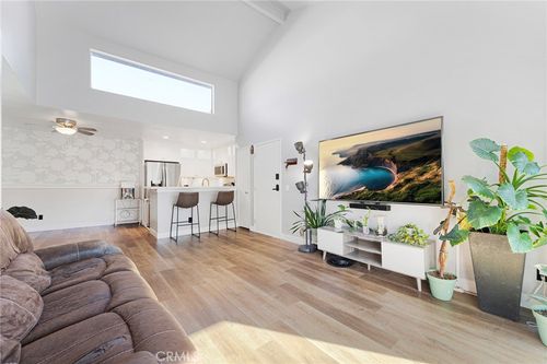 apt-1302-18754 Mandan St, Canyon Country, CA, 91351-3759 | Card Image