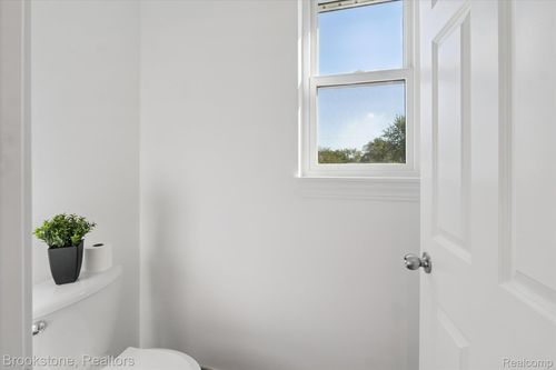 365 Hartland Dr, Troy, MI, 48083-5013 | Card Image