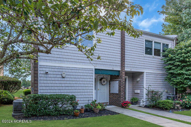 Locust Ct, Spring Lake, NJ 07762