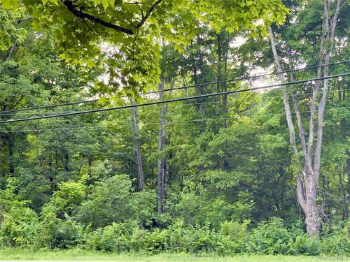 125 S Quaker Lane, Hyde Park, NY, 12538 | Card Image