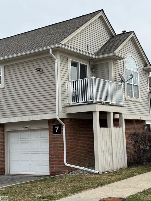 16547 Covington Dr, Clinton Twp, MI, 48038-3585 | Card Image