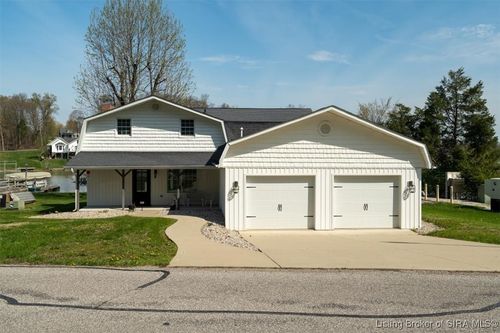 368 W Melchoir Dr S, Santa Claus, IN, 47579-6149 | Card Image