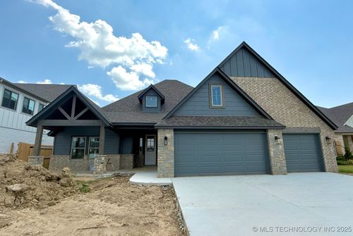 7109 E Queens St, Broken Arrow, OK, 74014-2561 | Card Image