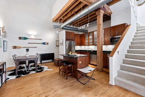 207-3201 N Seminary Ave, Chicago, IL, 60657-3390 | Card Image