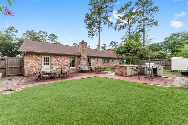 Large oversized yard with outdoor space. | Image 22