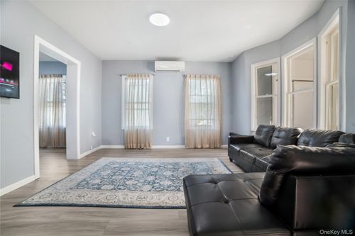 7 Willis Ave, Floral Park, NY, 11001-1619 | Card Image