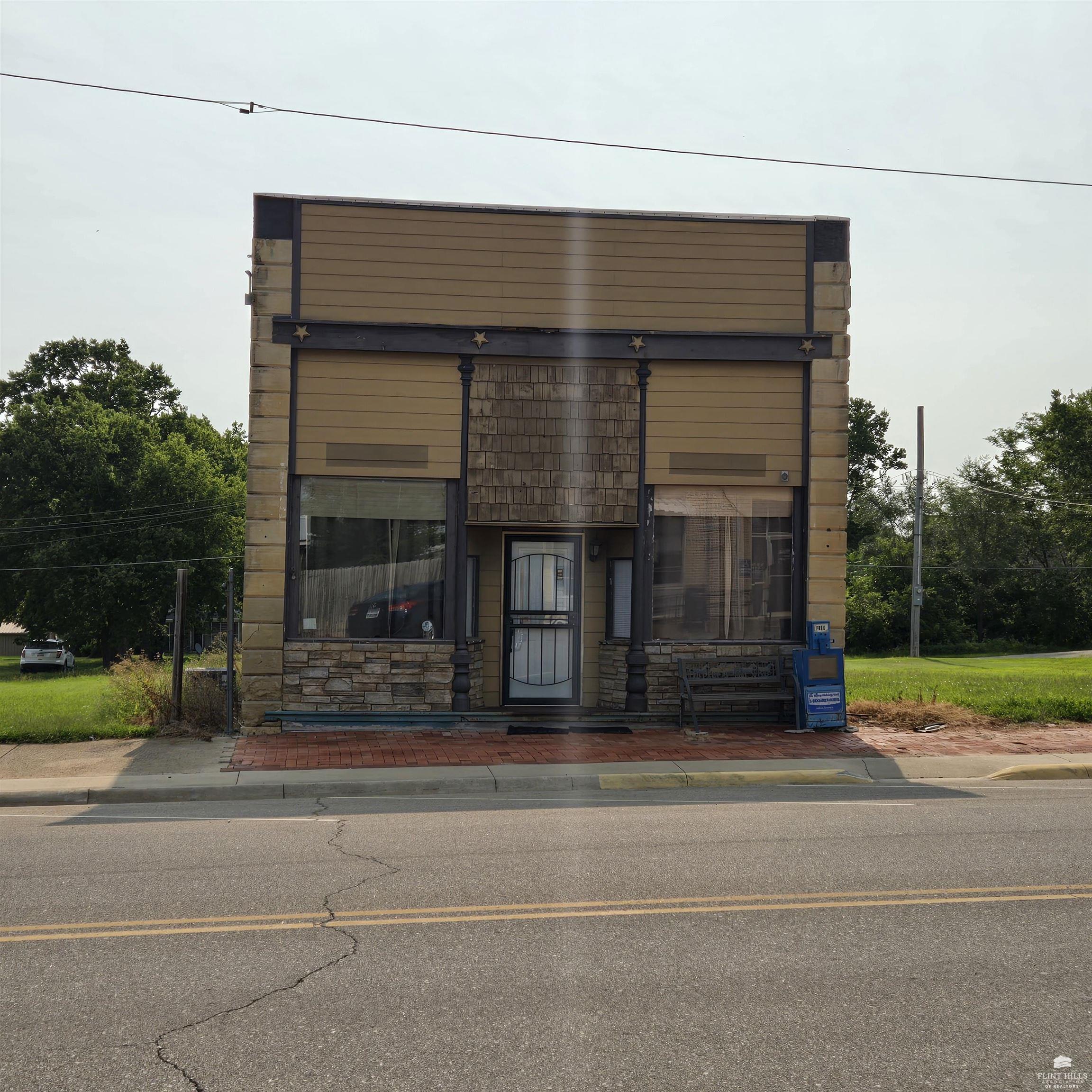 112 S Factory, Enterprise, KS 67441