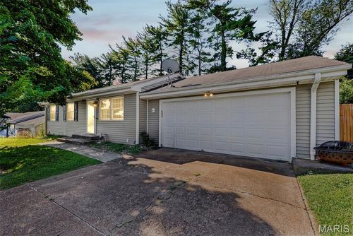 158 E Donaldson Dr, Saint Louis, MO, 63129-3844 | Card Image