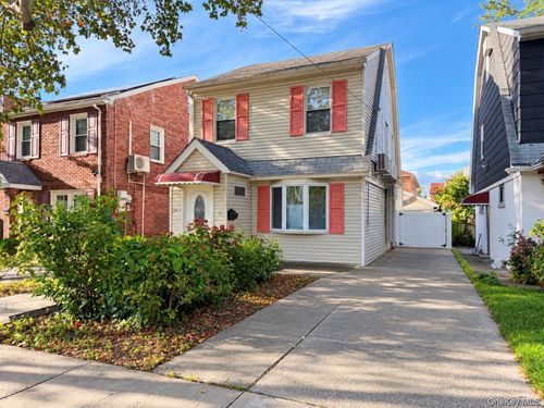 18917 45th Avenue, New York, NY, 11358 | Card Image