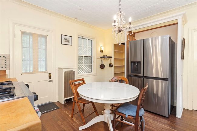 Eat-In Kitchen | Image 9