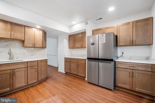 1103 Moorefield Creek Rd Sw, VIENNA, VA, 22180-6245 | Card Image