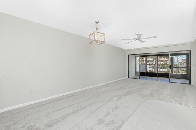 Living Area | Image 12