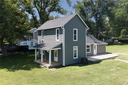 529 E 6th St, Tonganoxie, KS, 66086-9221 | Card Image