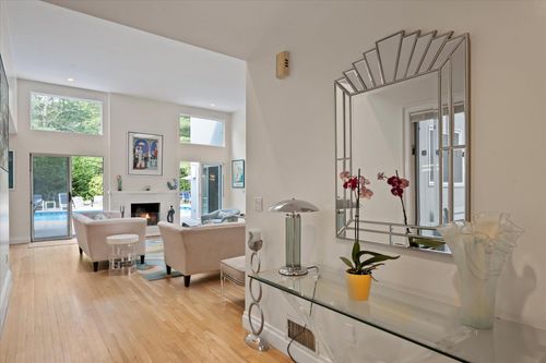 41 Park Cir, Quogue, NY, 11959-4259 | Card Image