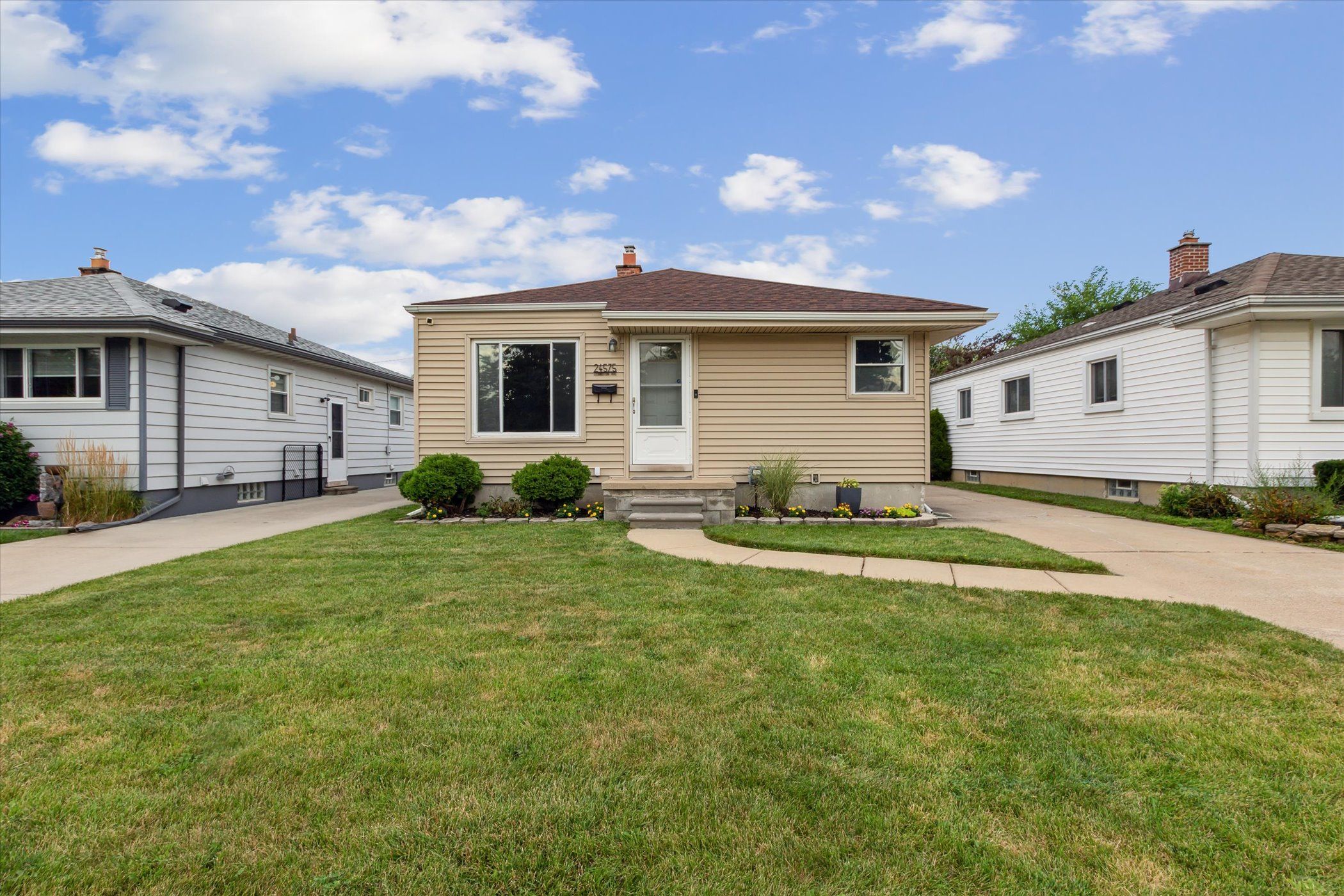 Lexington Ave, Eastpointe, MI 48021