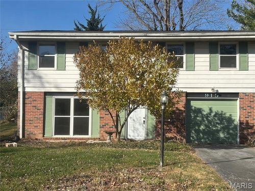 915 Trianon Ln, Ballwin, MO, 63011-4132 | Card Image