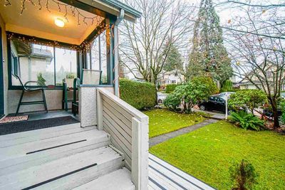 328 W 17th St, House other with 3 bedrooms, 2 bathrooms and 2 parking in North Vancouver BC | Image 3