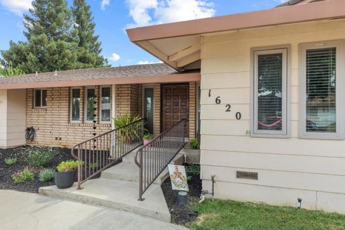 1620 Sharon Dr, Yuba City, CA, 95993-1637 | Card Image