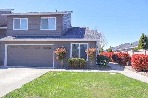 303 Live Oak Loop, Central Point, OR, 97502-2478 | Card Image
